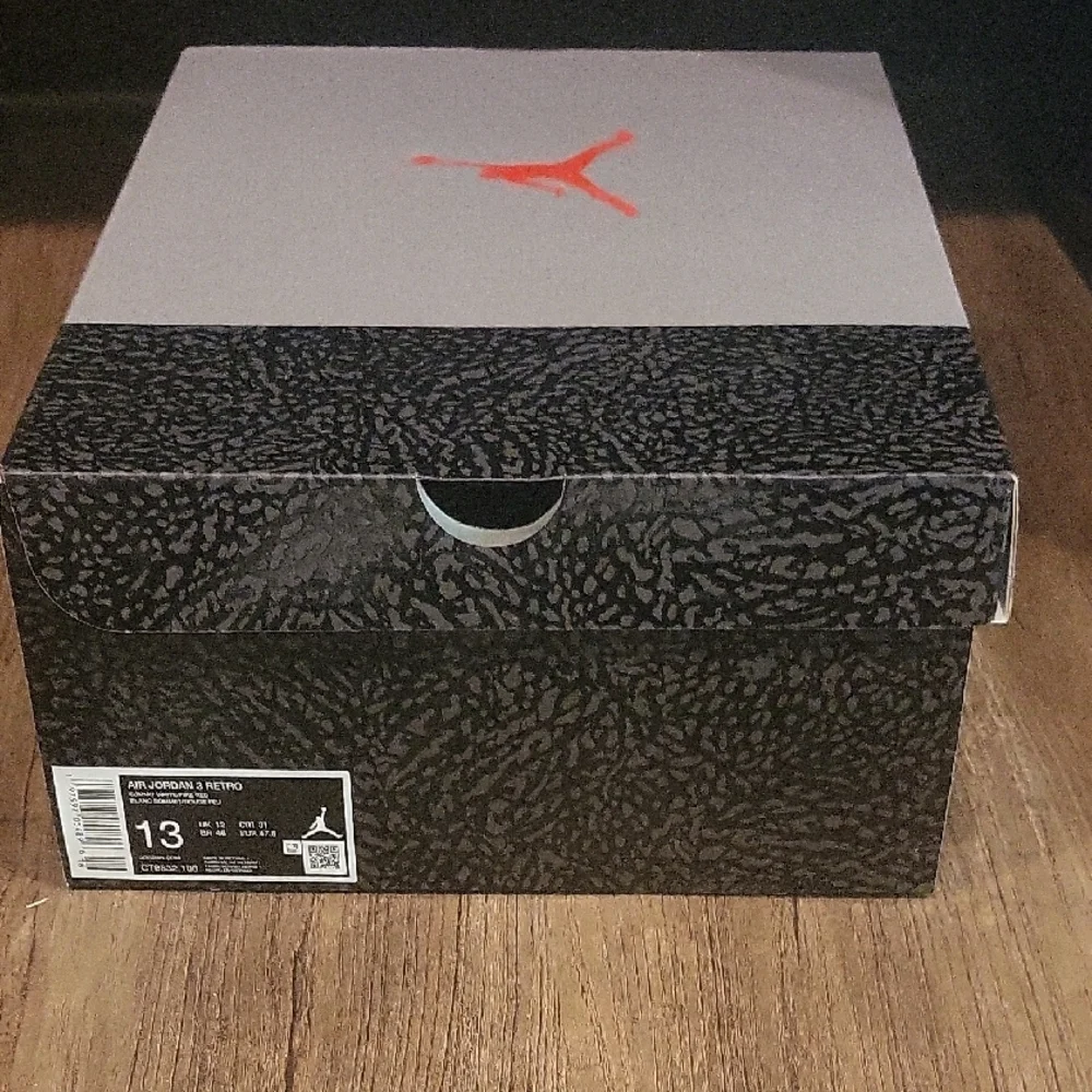 Jordan 3 Retro Cement Grey - Picture 8 of 9